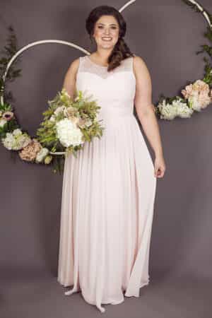 Plus size bridesmaid dress Kiri in blush pink chiffon