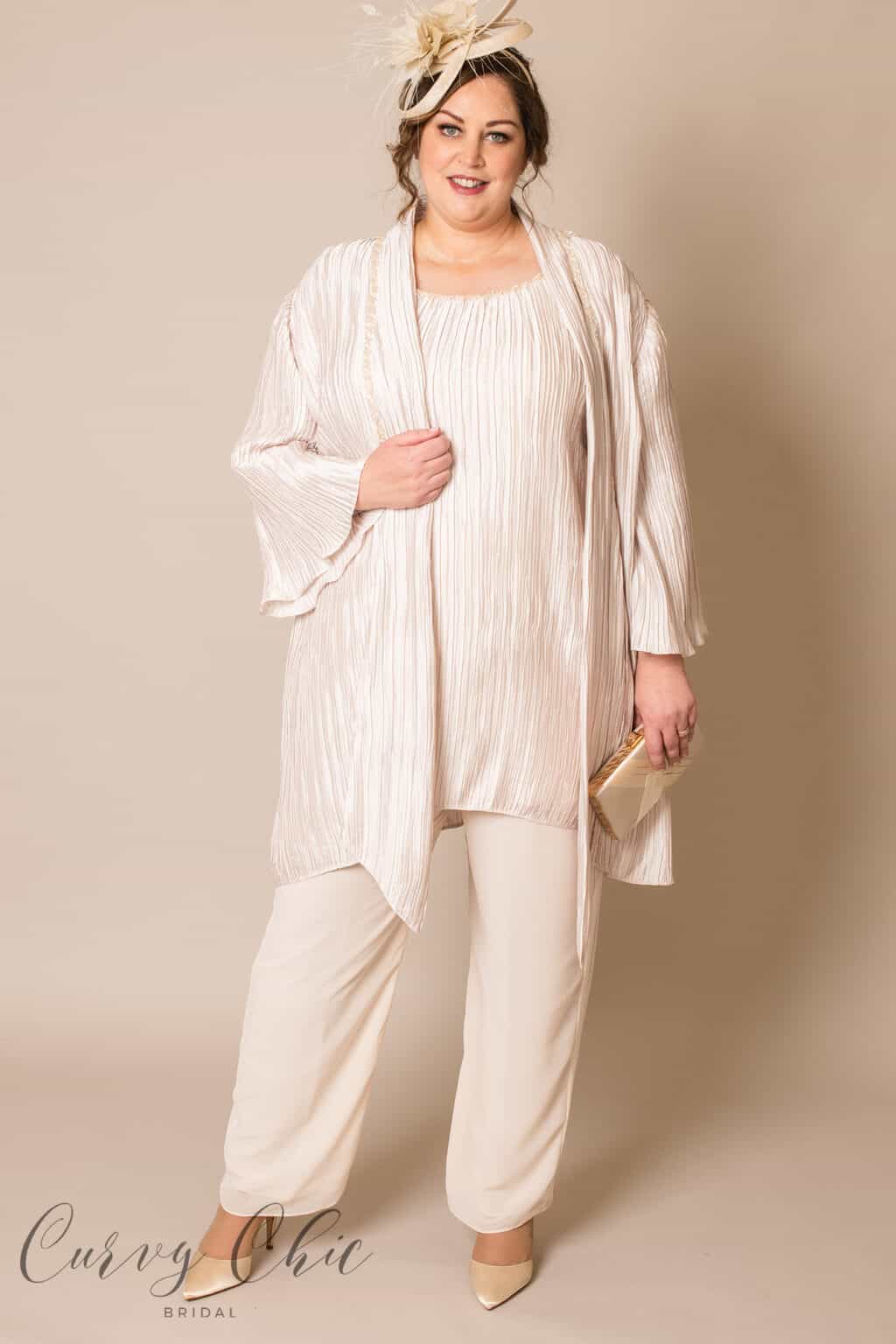 DU453 plus size mother of the bride:groom trouser suit champagne Veromia DU453 plus size trouser suit in Oyster