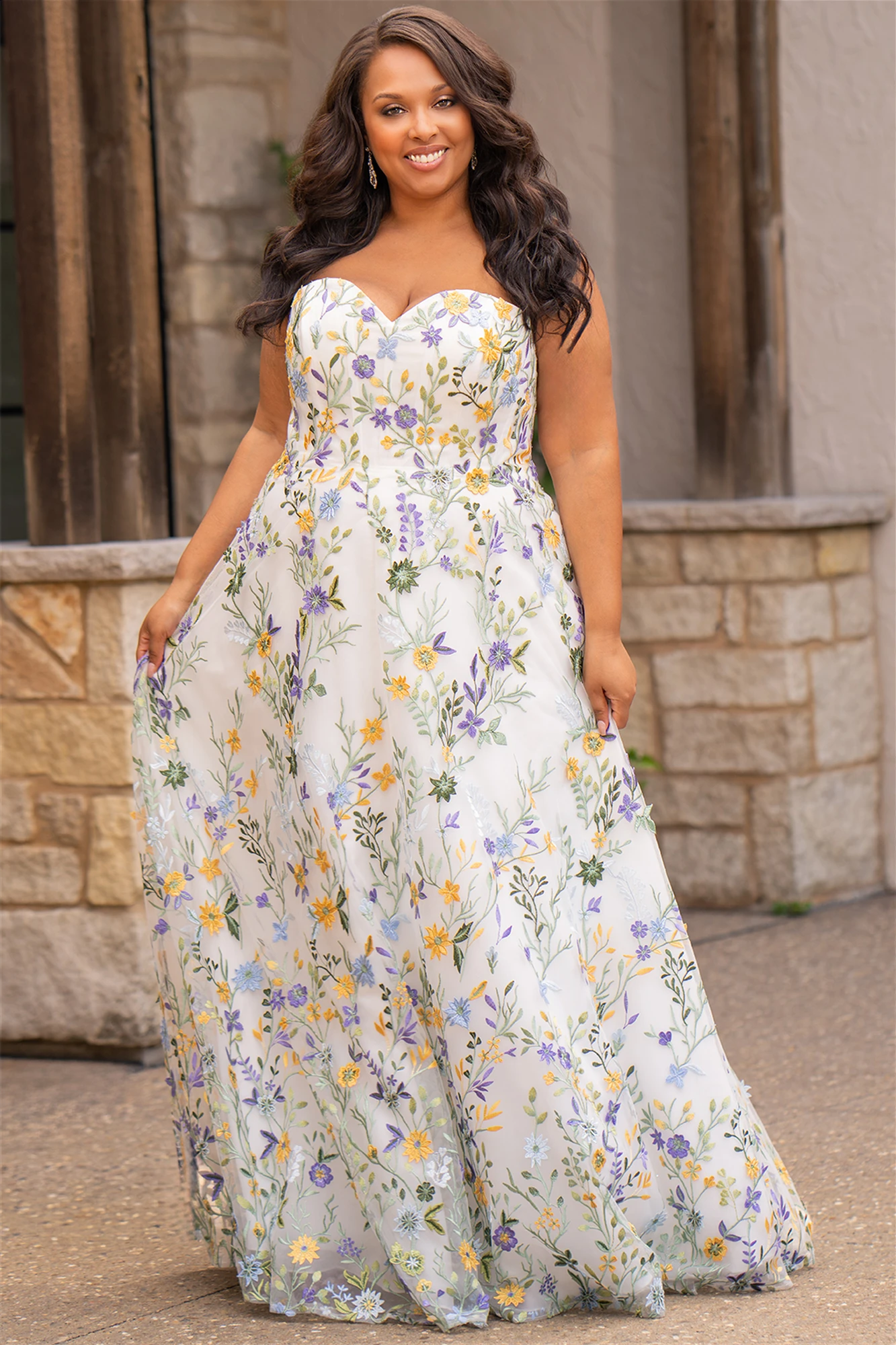 Ember Wedding Dress Floral embroidery sleevless