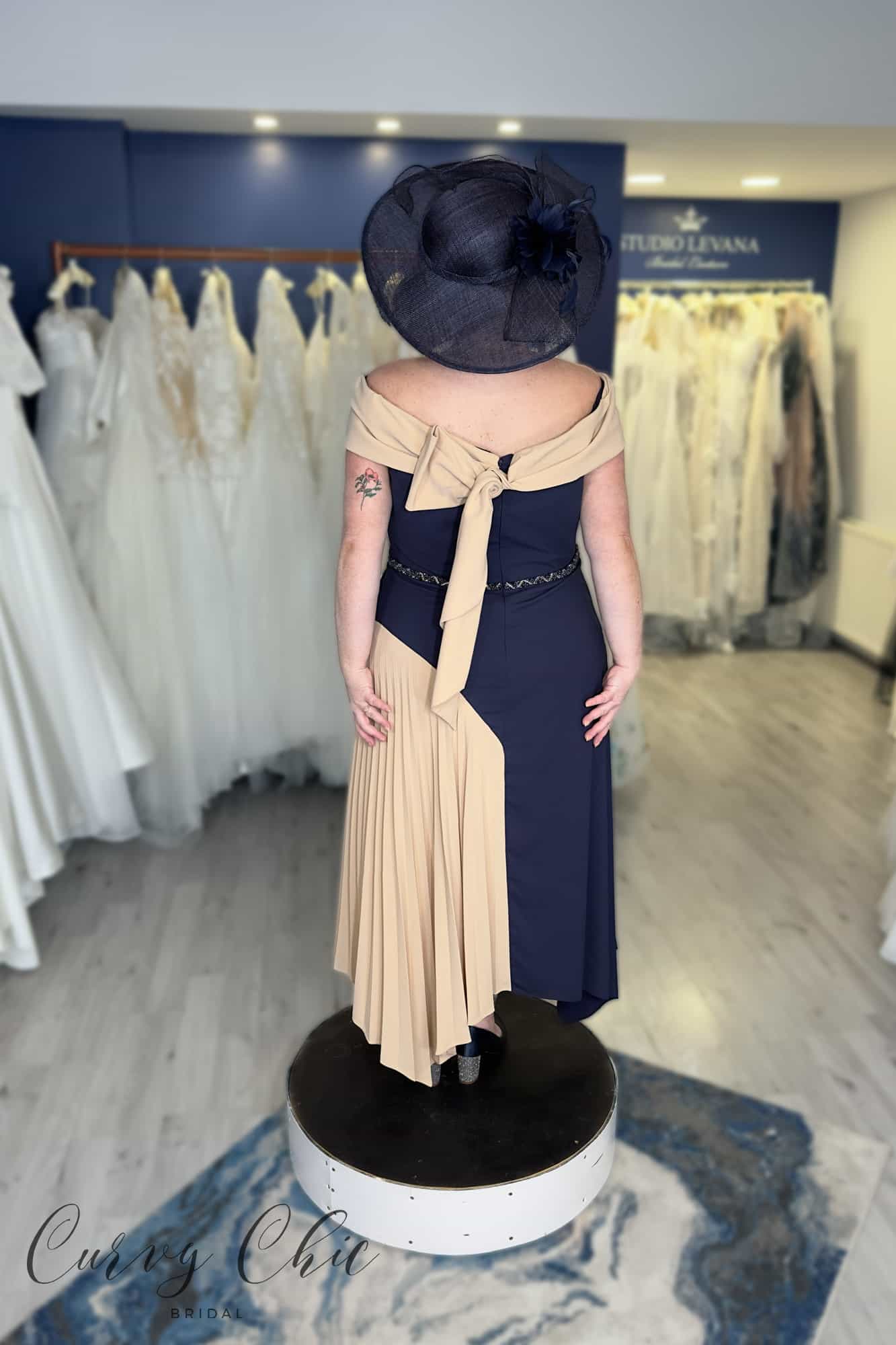 992418–NAVY-OLD-GOLD-24-Veni-infantino-back-of-mother-of-the-bride-dress