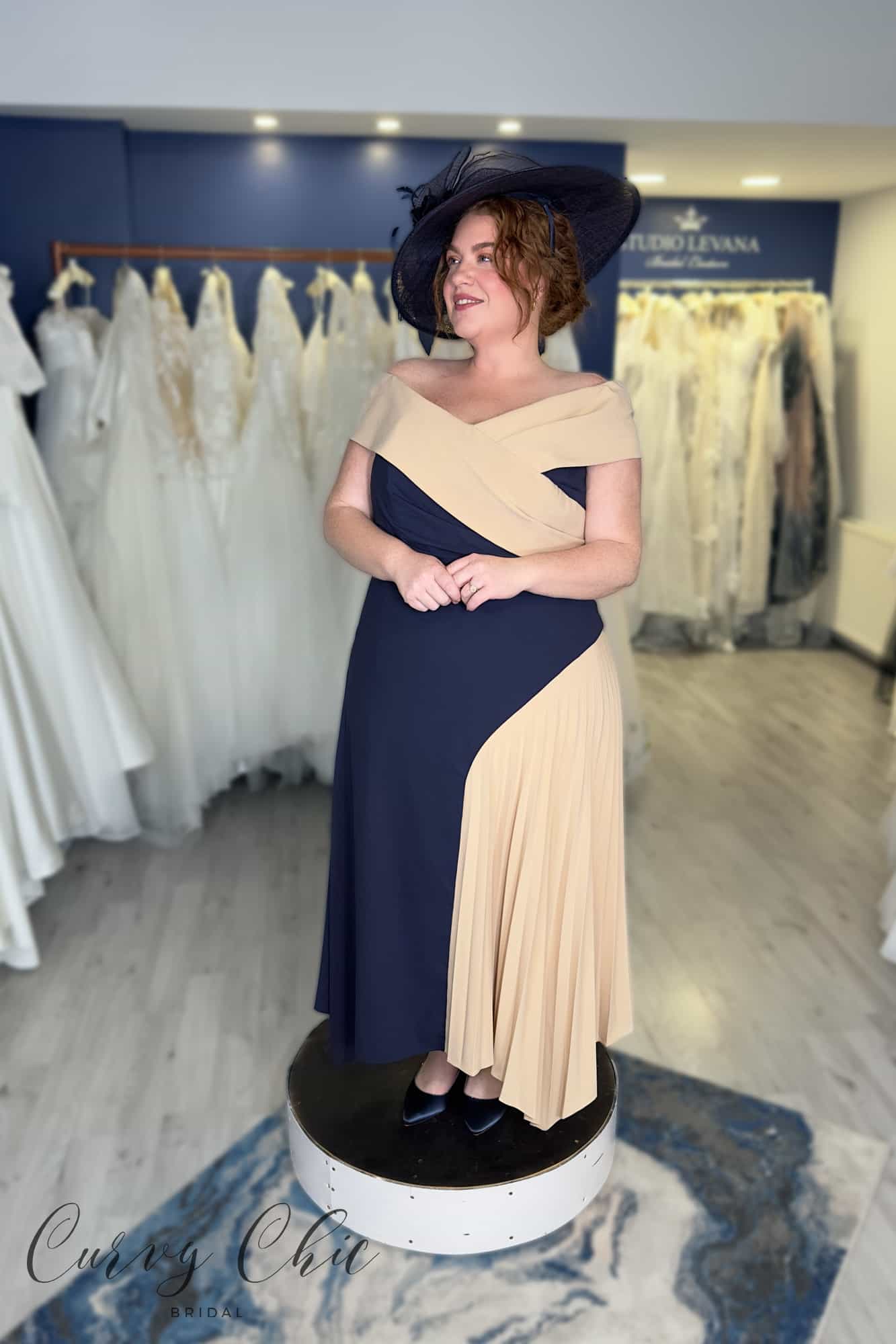 992418–NAVY-OLD-GOLD-24-Veni-infantino-mother-of-the-bride-dress